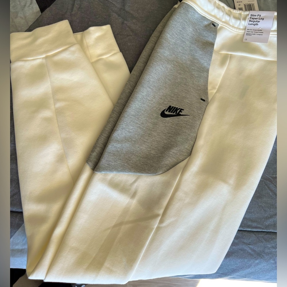 Nike tech fleece sweats